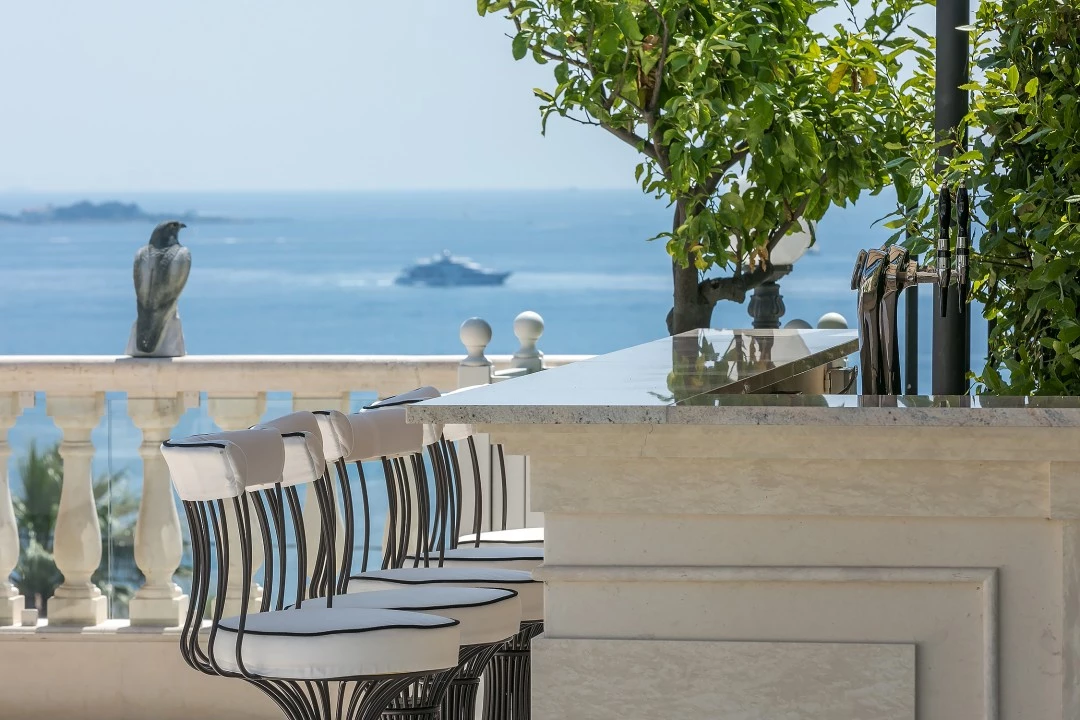 1680597543-Luxury Real estate rent Cannes Sky american bar.webp